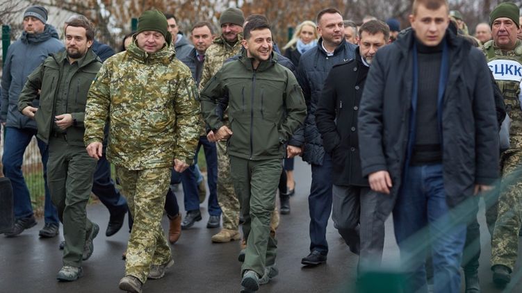 Зеленский в Станице Луганской. Фото пресс-службы ОП