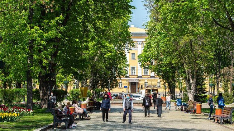 Ослабление карантина не слишком облегчило жизнь украинцам. Фото: Страна