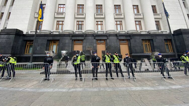 На этот раз доступ к зданию ОП закрыт. Фото: Страна