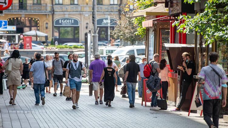 Пока две дозы вакцины получили 2,7 миллиона украинцев