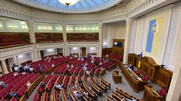 В Верховную Раду будут пускать только по ковид-документам. Фото: 