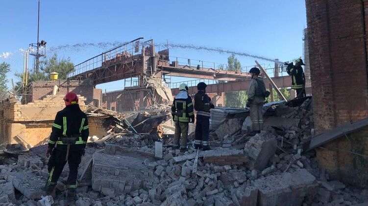 Бахмут вчера вновь был под обстрелом. Фото ГСЧС