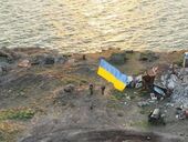 "По острову били два раза". Военный, поднявший украинский флаг над Змеиным, рассказал детали операции