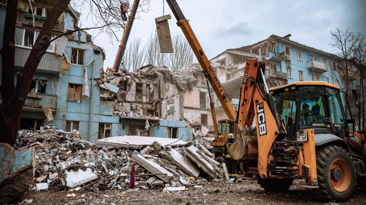 У Запоріжжі розбирають завали після обстрілу РФ. Фото ДСНС