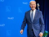 Остались только кашель и хрипота. Байден идёт на поправку после третьего заражения коронавирусом