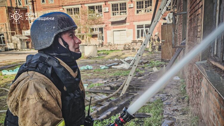 Наслідки ракетної атаки по Харкову. Фото: ДСНС