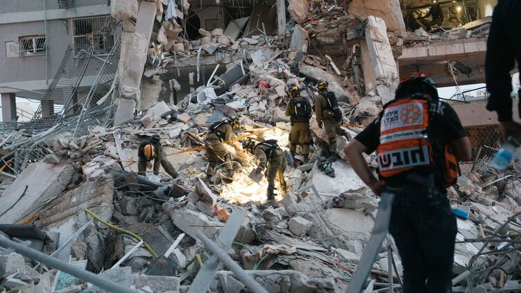 Последствия ночных обстрелов в Израиле. Фото: Х