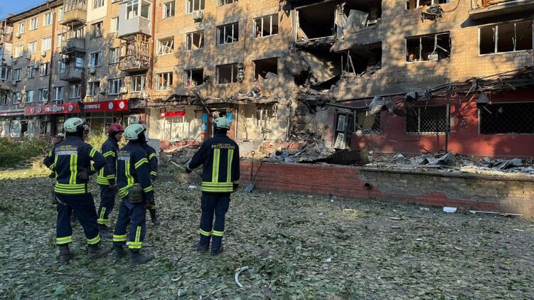 Последствия ночной атаки на Киев. Фото: ГСЧС