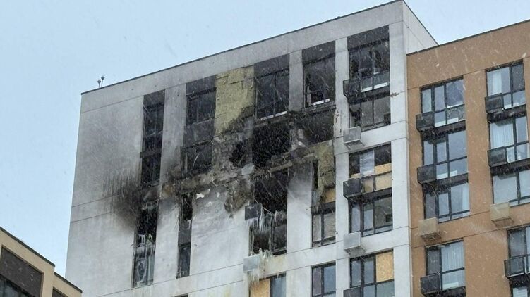 Пошкоджений обстрілом ЖК 