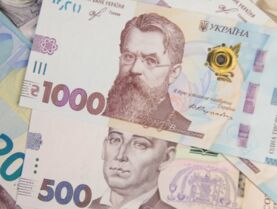 Курс евро подходит к 52 гривнам. Что происходит?