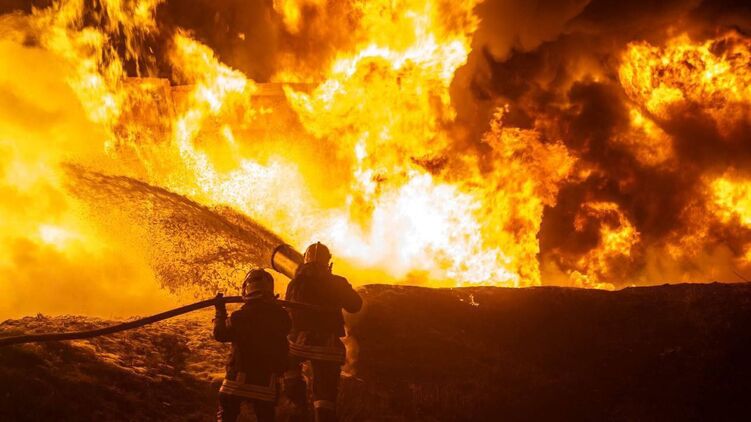 Наслідки удару РФ на Одещині. Фото: ДСНС