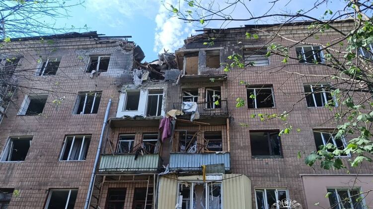Последствия прилета по жилому дому в Харькове. Фото: Харьковская ОВА