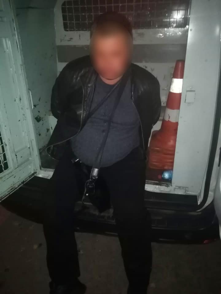 Мужчина угрожал врачам пистолетом. Скриншот из фейсбука Андрея Небитова