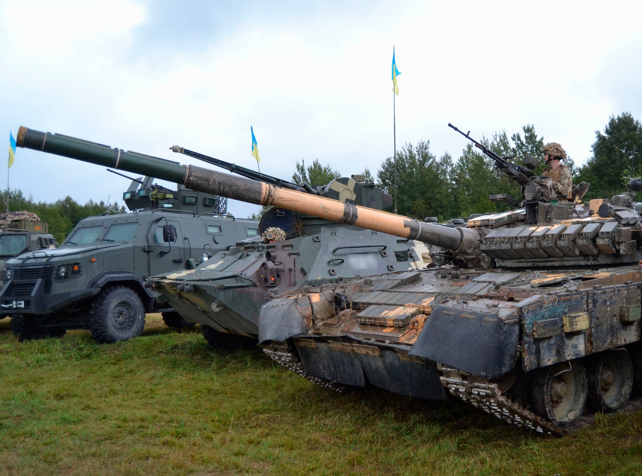 Новая аэромобильная бригада получит военную технику