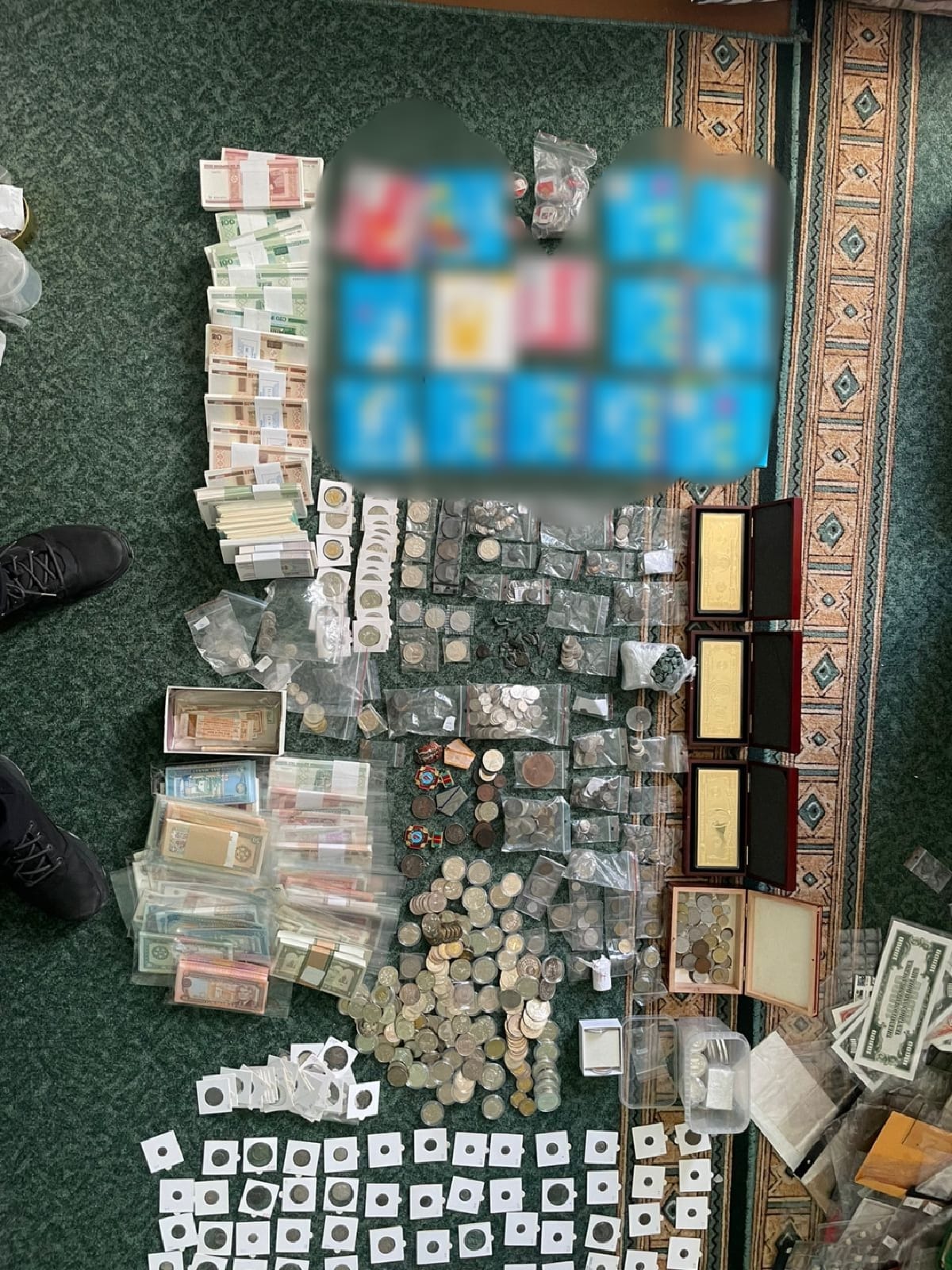 В Киевской области поймали супругов на контрабанде монет Крымского ханства и Римской империи в США