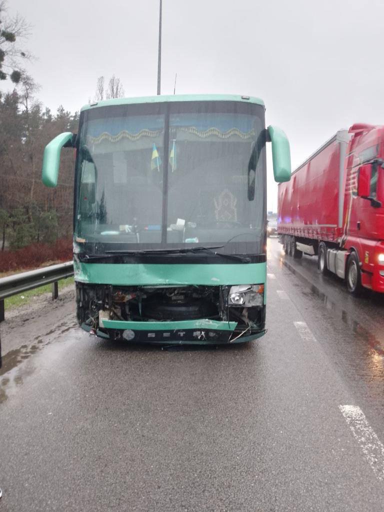 На Житомирской трассе 10 машин столкнулись близ Капитановки