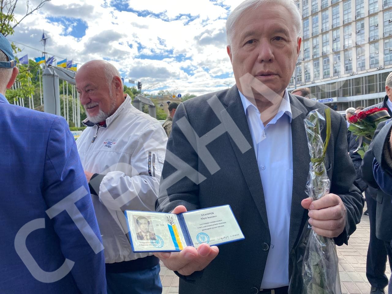 На церемонию прощания с первым президентом Украины пришел Юрий Ехануров