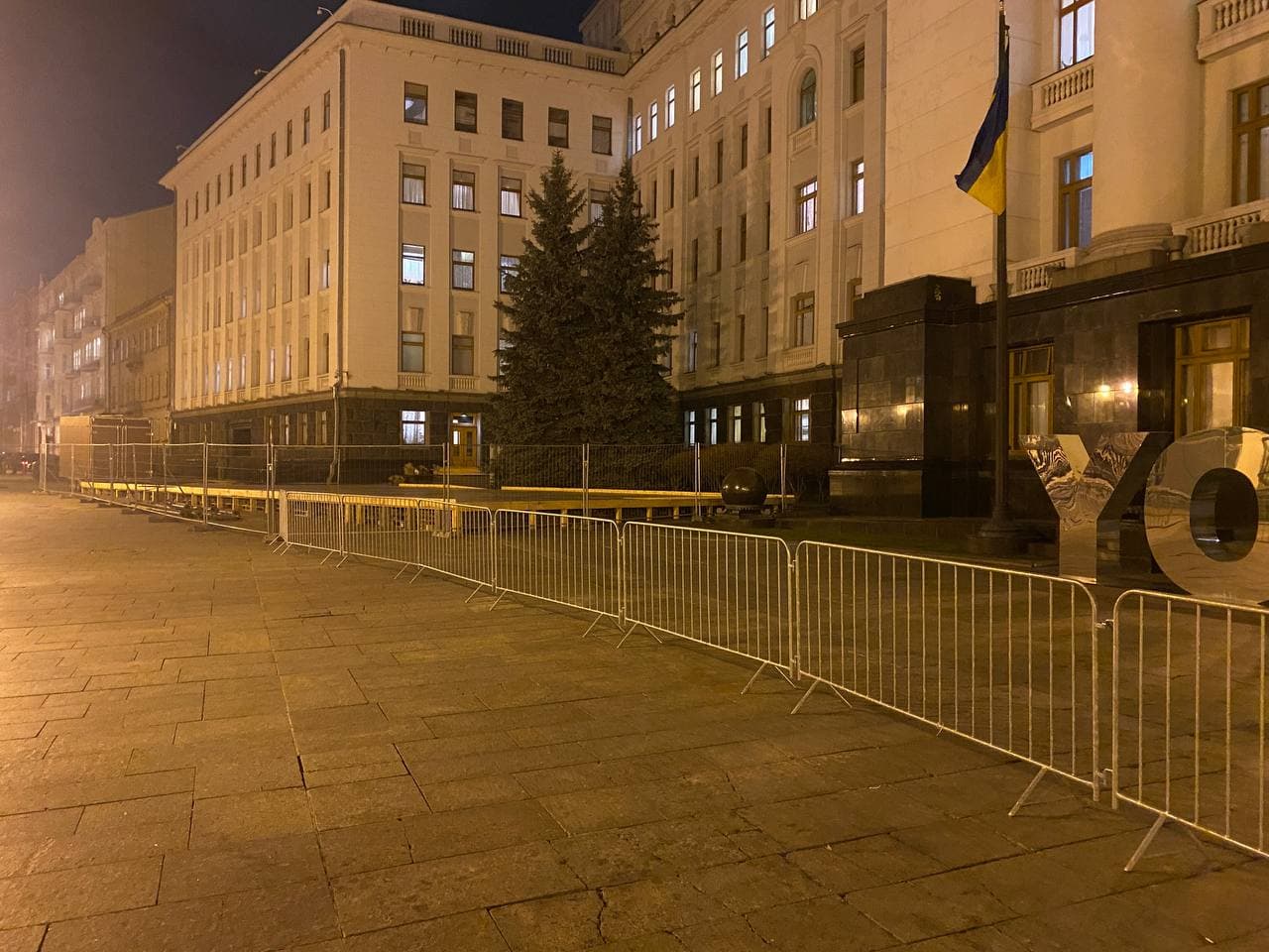 Каток под Офисом президента