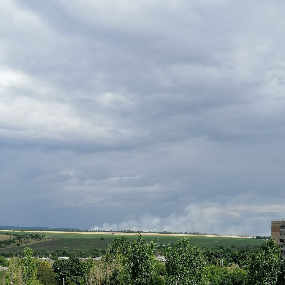 Пожар в окрестностях Краматорска после обстрела