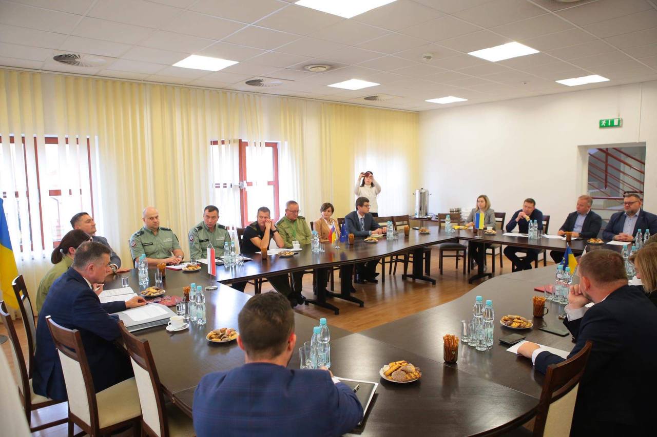 Губернатор области Максим Козицкий сообщил, что с приближением холодов Львовская область ожидает прибытия около 100 тысяч вынужденных переселенцев