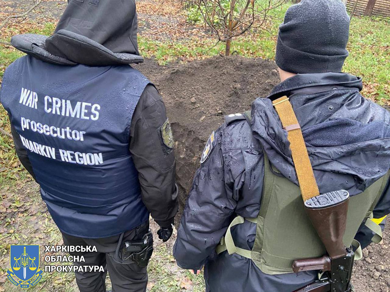 Харьковская областная прокуратура сообщает о том, что в Купянске во время эксгумации оккупанты открыли огонь по городу - погибла женщина, ранен правоохранитель