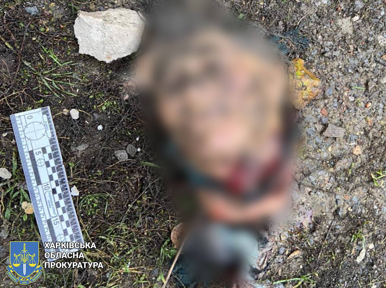 Харьковская областная прокуратура сообщает о том, что в Купянске во время эксгумации оккупанты открыли огонь по городу - погибла женщина, ранен правоохранитель