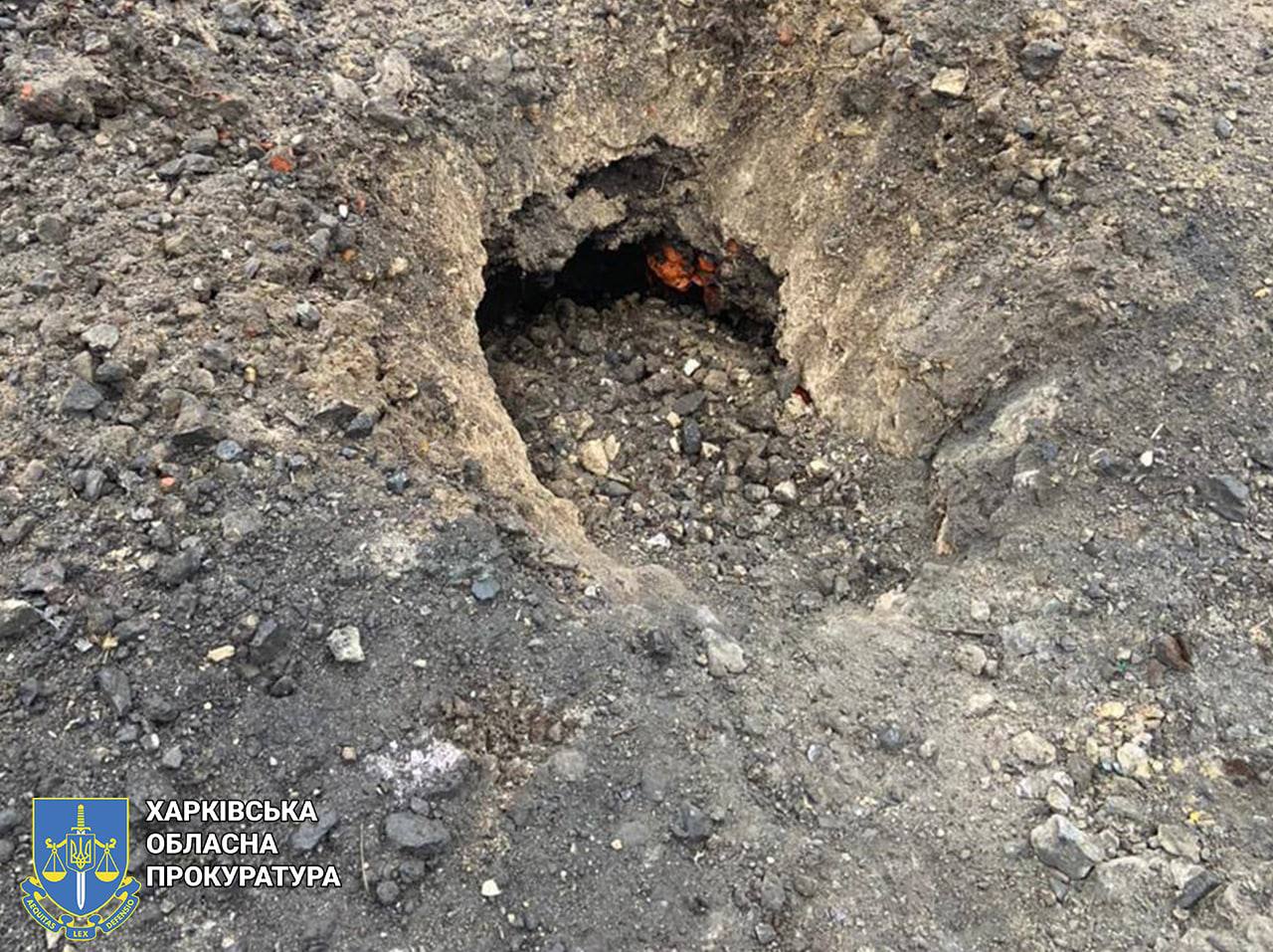 Харьковская областная прокуратура сообщает о том, что в Купянске во время эксгумации оккупанты открыли огонь по городу - погибла женщина, ранен правоохранитель