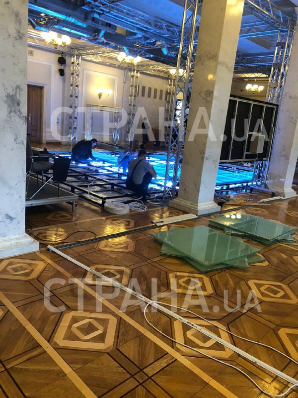 Студия для ток-шоу на третьем этаже парламента в пресс-центре