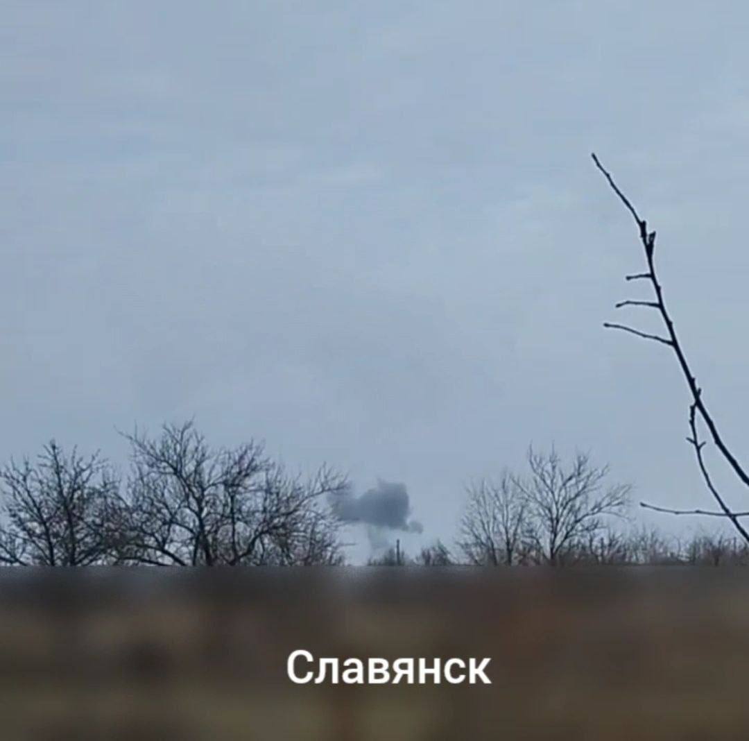 Под удар попал и Славянск