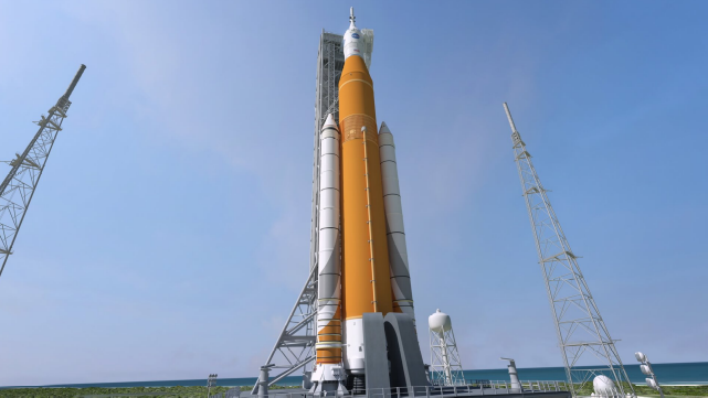 Ракета SLS на стартовой площадке