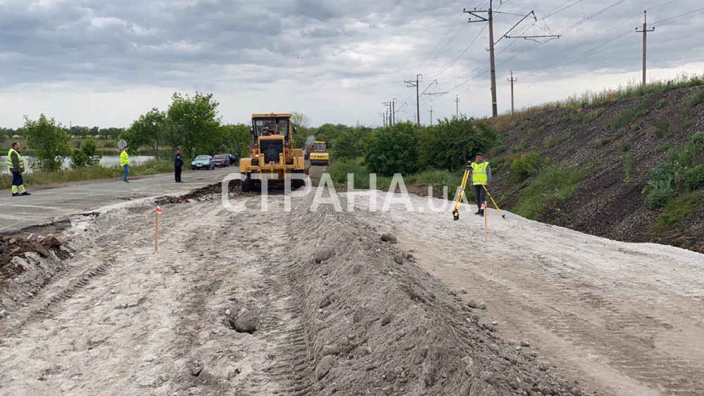 Работы возле рухнувшего Алексеевского моста под Никополем