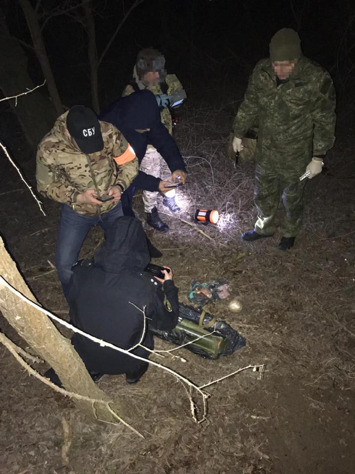 СБУ нашла тайник с оружием в Херсонской области