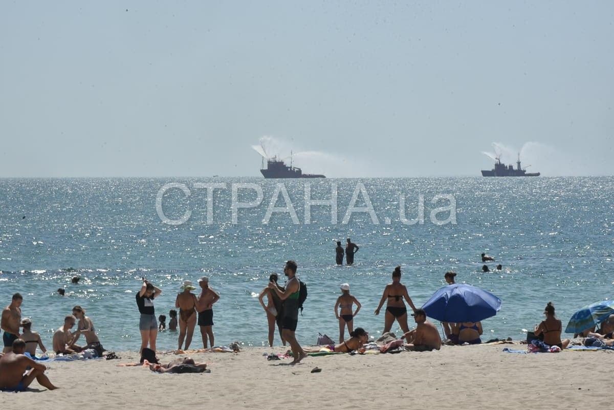 Зеленский взял участие в военно-морском параде в Одессе. Фото: Страна