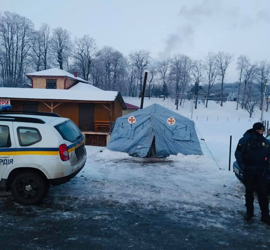 В полиции рассказали, в каком режиме работают ковидные блокпосты в Ивано-Франковской области. Фото: Полиция