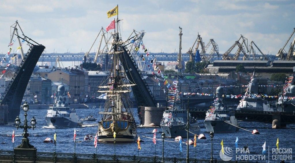 В городах России, аннексированном Крыму и Сирии прошел парад ко дню ВМФ. Фото: РИА Новости