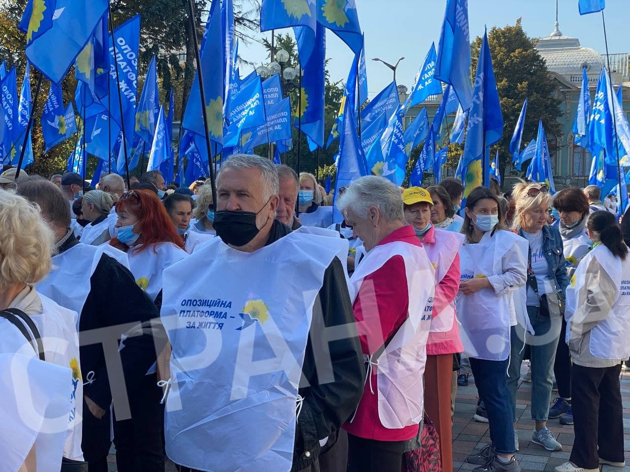 Под Верховной Радой начинается  большой митинг сторонников ОПЗЖ