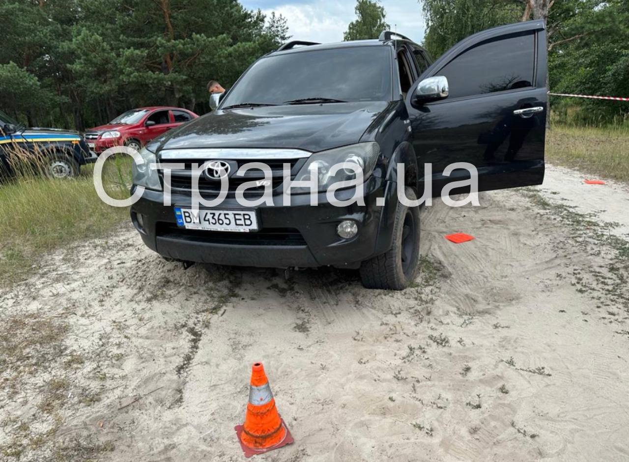 Фото з місця стрілянини у Сумській області