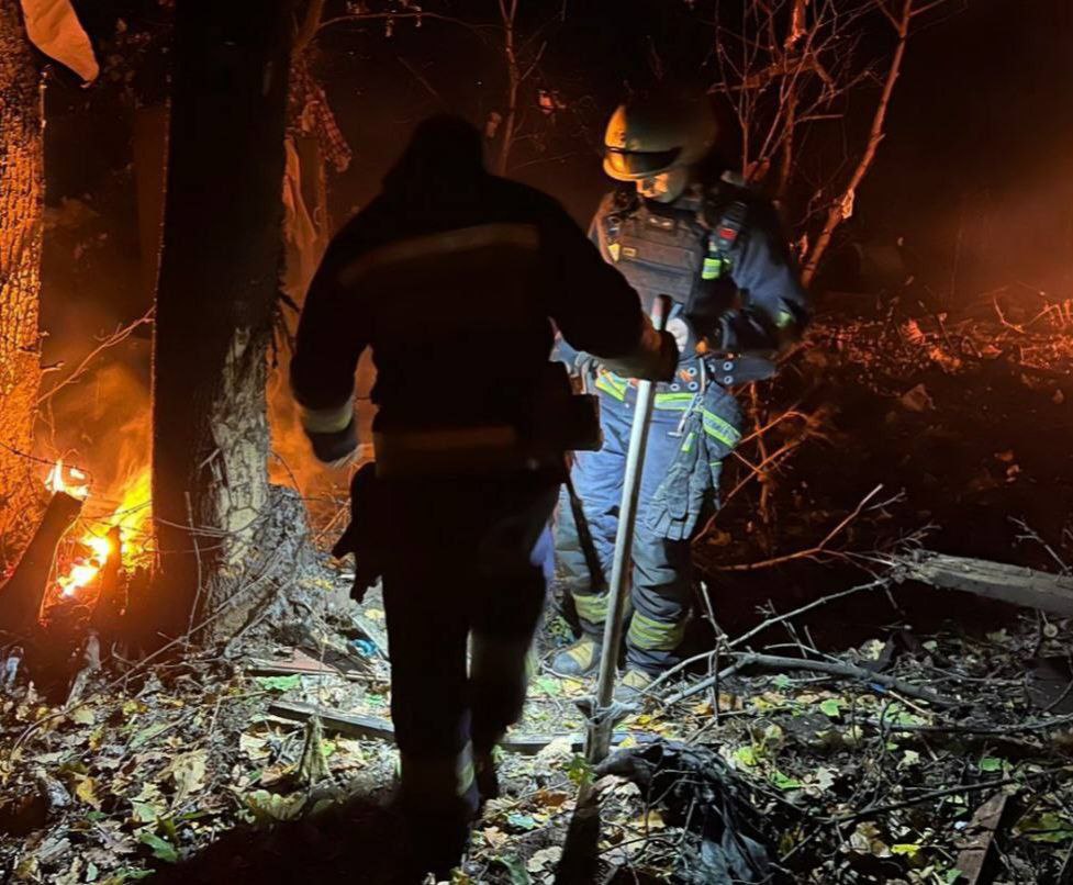 На околицях Дніпра впали уламки ракети