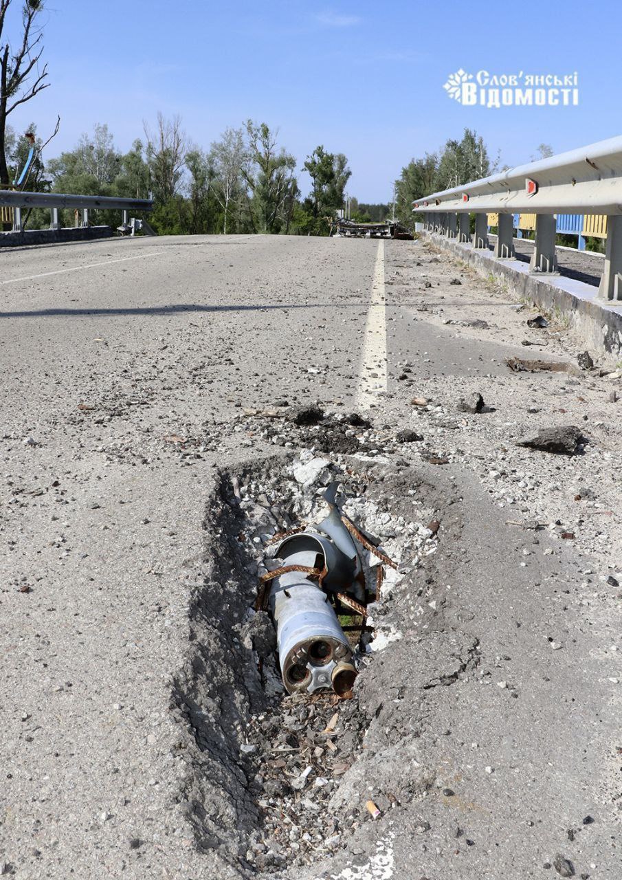 Зруйнований міст між Богородичним та Святогірськом. Фото 8