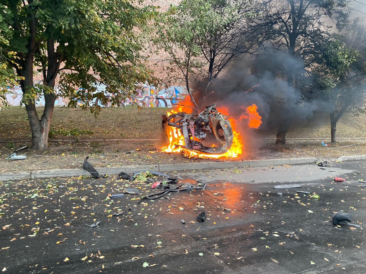 Фото палаючого автомобіля. Джерело - Фейсбук