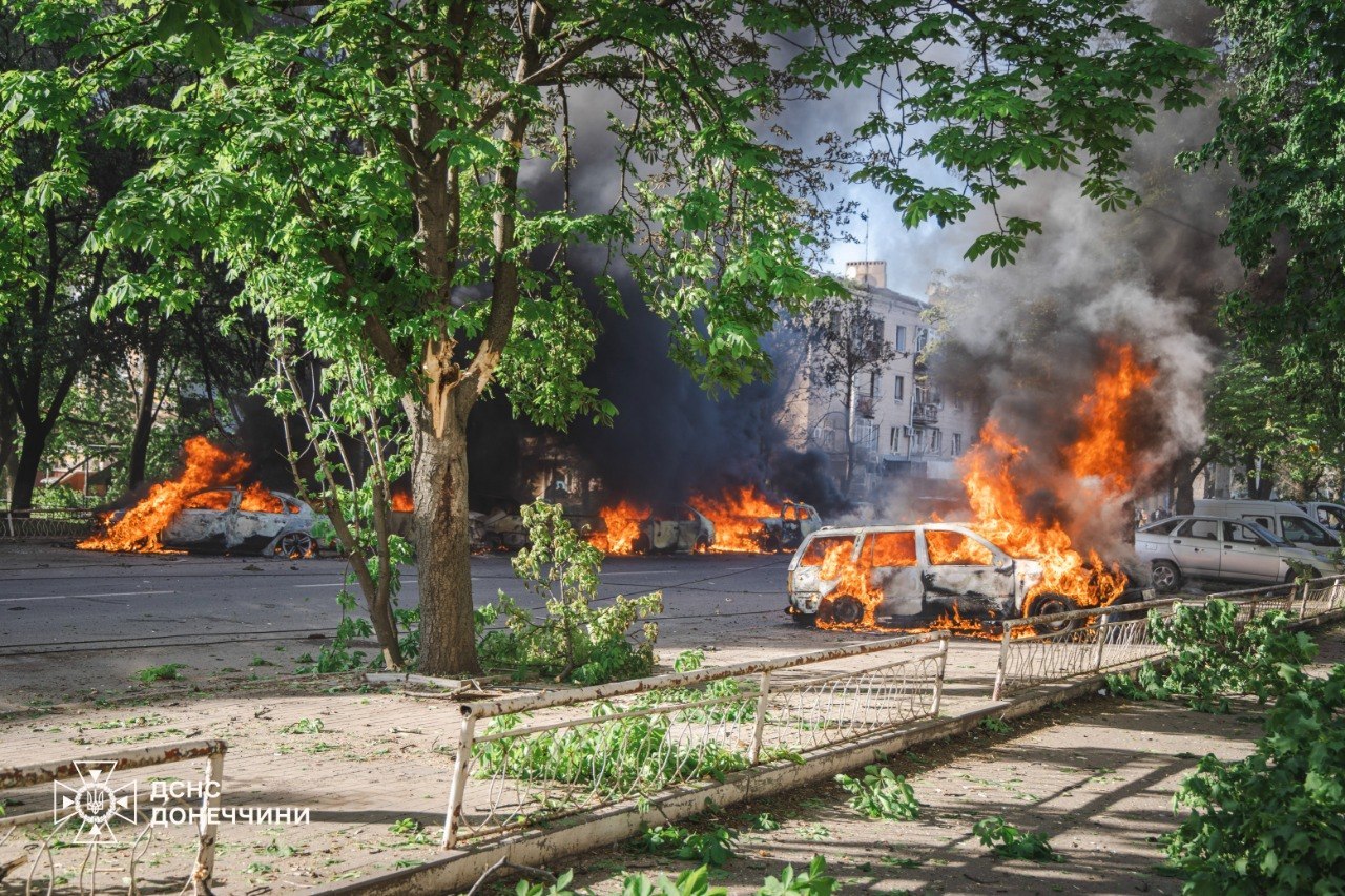 Фото последствий удара РФ по Краматорску. Источник – ГСЧС