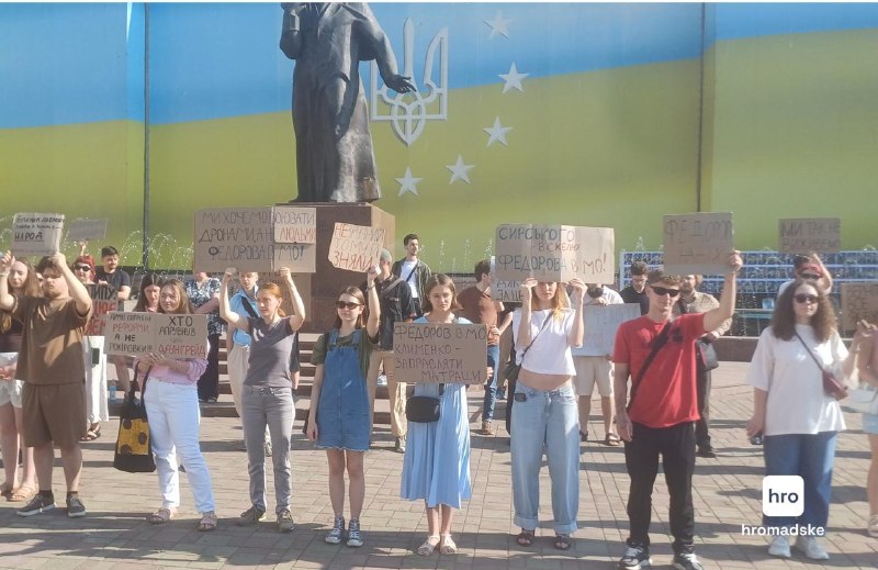 Фото (2) мітингу на підтримку Федорова у Києві. Джерело &ndash; Громадське